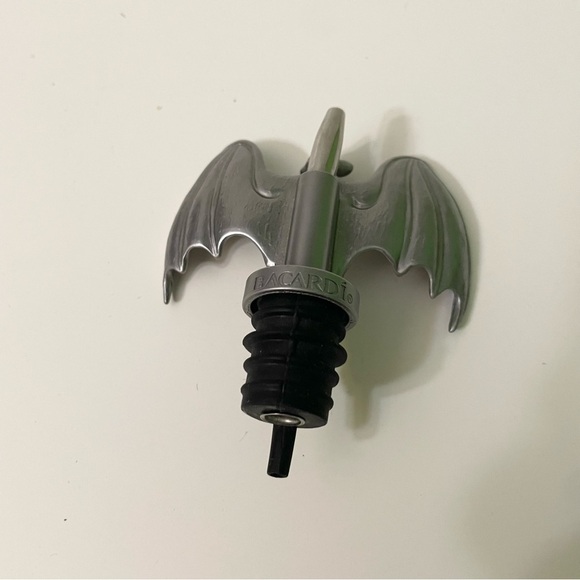 Bacardi Rum Gothic Bat Liquor Bottle Spout Pourer Stopper Top Metal Pewter Bar - Picture 4 of 16